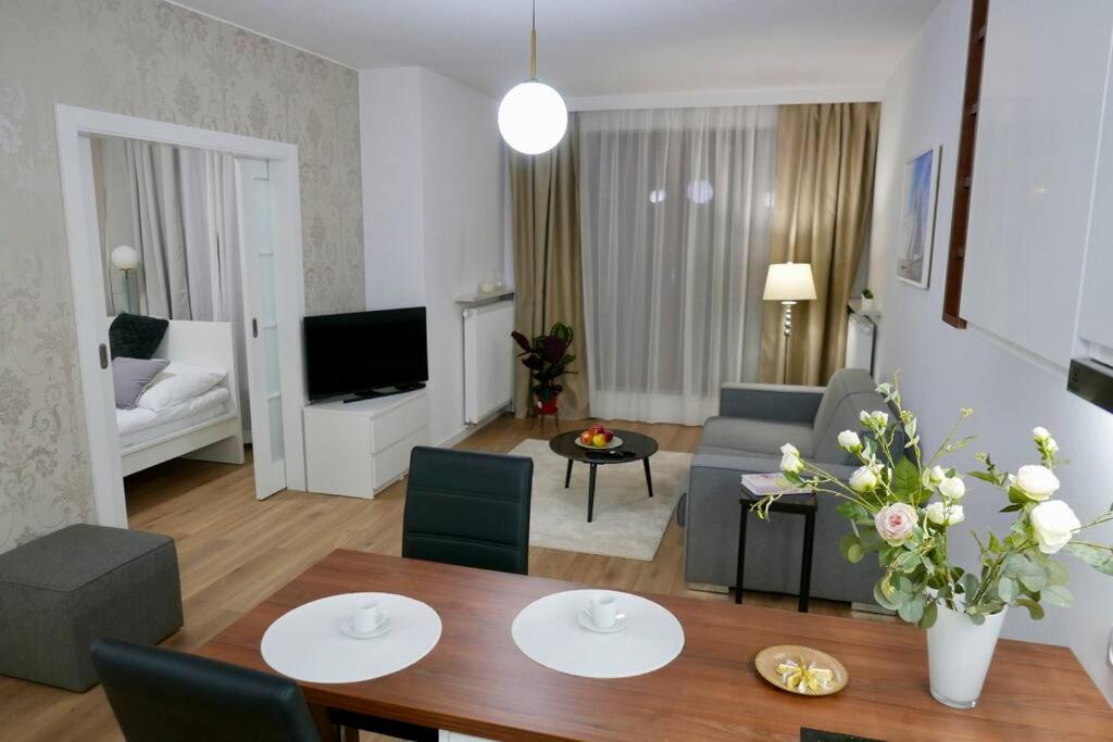 Kieslowskiego Apartment Vis-A-Vis Town Hall Varşova Dış mekan fotoğraf
